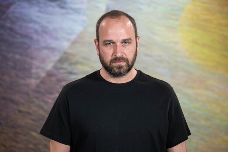 “I Want to Capture Miracles”: Alexandre Koberidze on Dry Leaf and Shooting on a Sony Ericsson