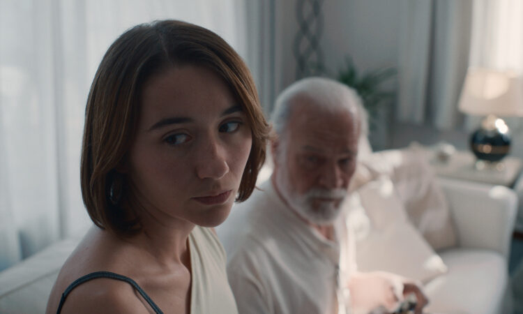 Forastera Review: Captivating Drama Explores Preciousness of Life
